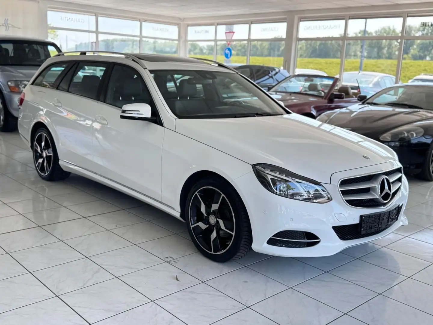 Mercedes-Benz E 220 CDI Schiebedach+Navi+AUT+Sitzhzg+PDC+AHK Blanc - 1