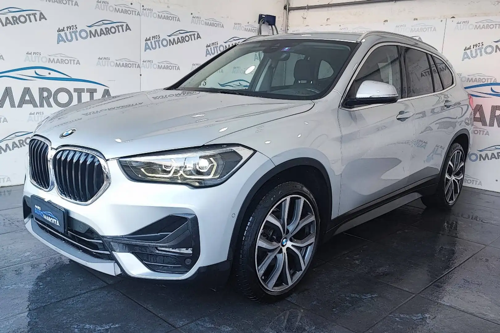 BMW X1 Xdrive18d Sport RESTYLING! TAGLIANDI BMW! Plateado - 1