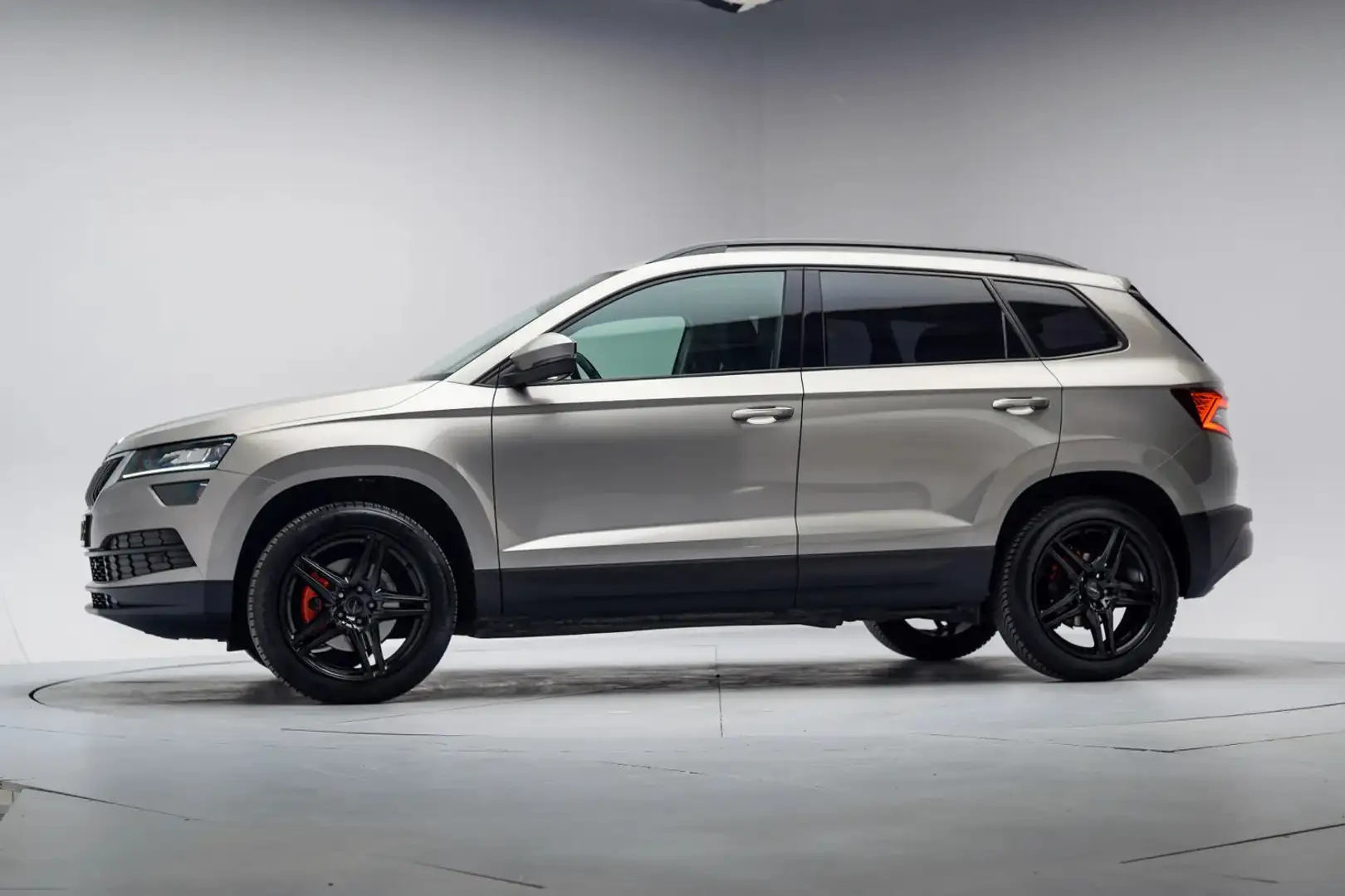 Skoda Karoq 1.0 TSI Style Aut. [ Apple/Android Camera Stoelver Gris - 2