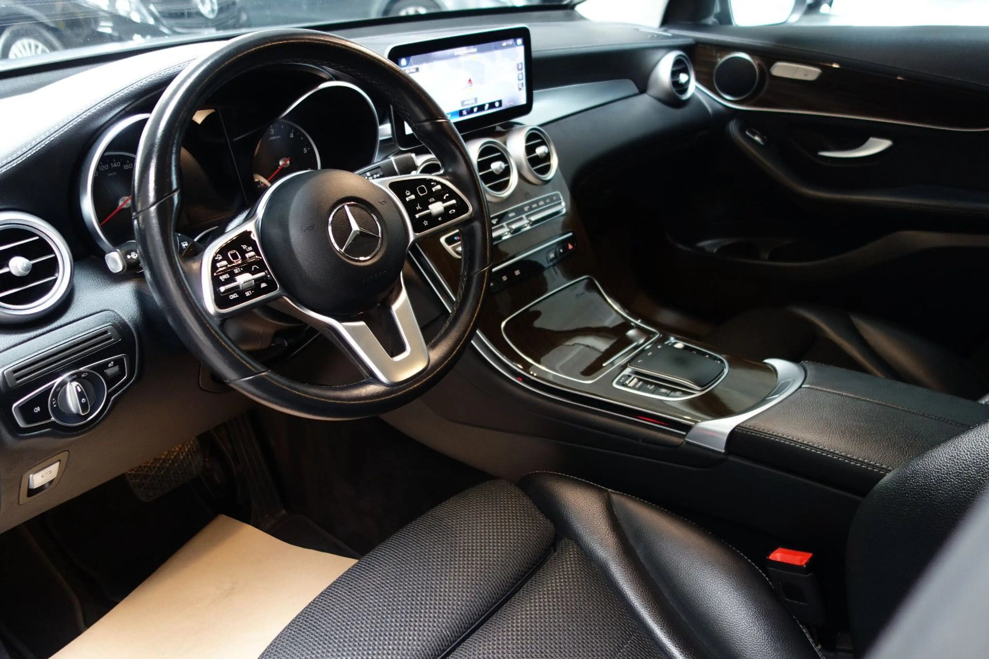 Mercedes-Benz GLC 200 d 4Matic Designo 9G/Leder/MBUX/Distronic+ — photo 12