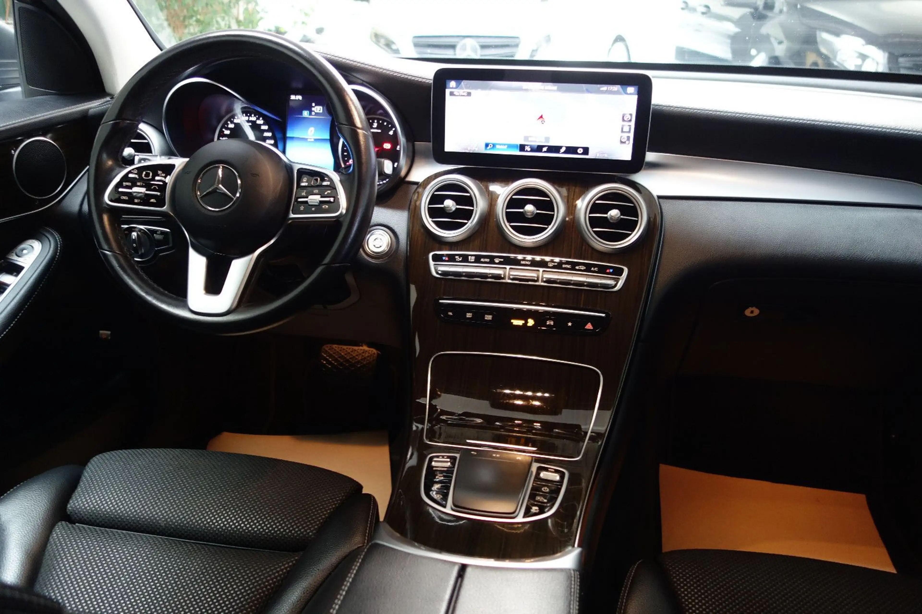 Mercedes-Benz GLC 200 d 4Matic Designo 9G/Leder/MBUX/Distronic+ — photo 9
