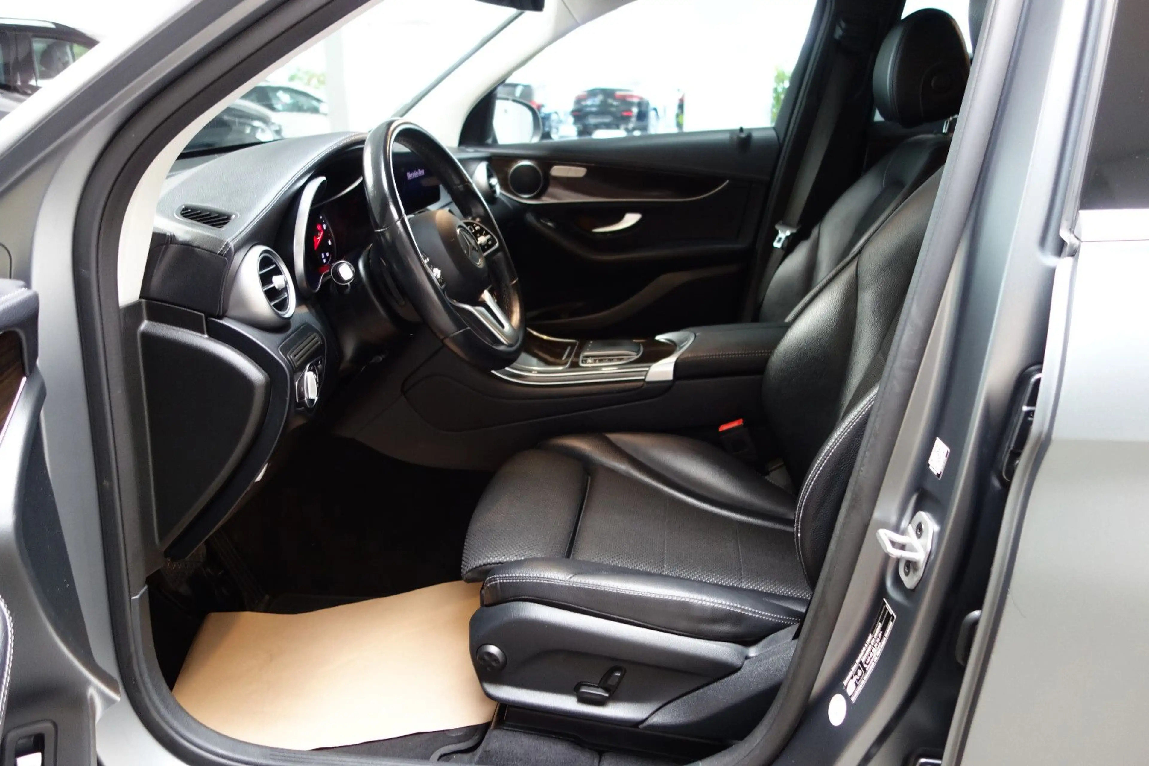Mercedes-Benz GLC 200 d 4Matic Designo 9G/Leder/MBUX/Distronic+ — photo 14