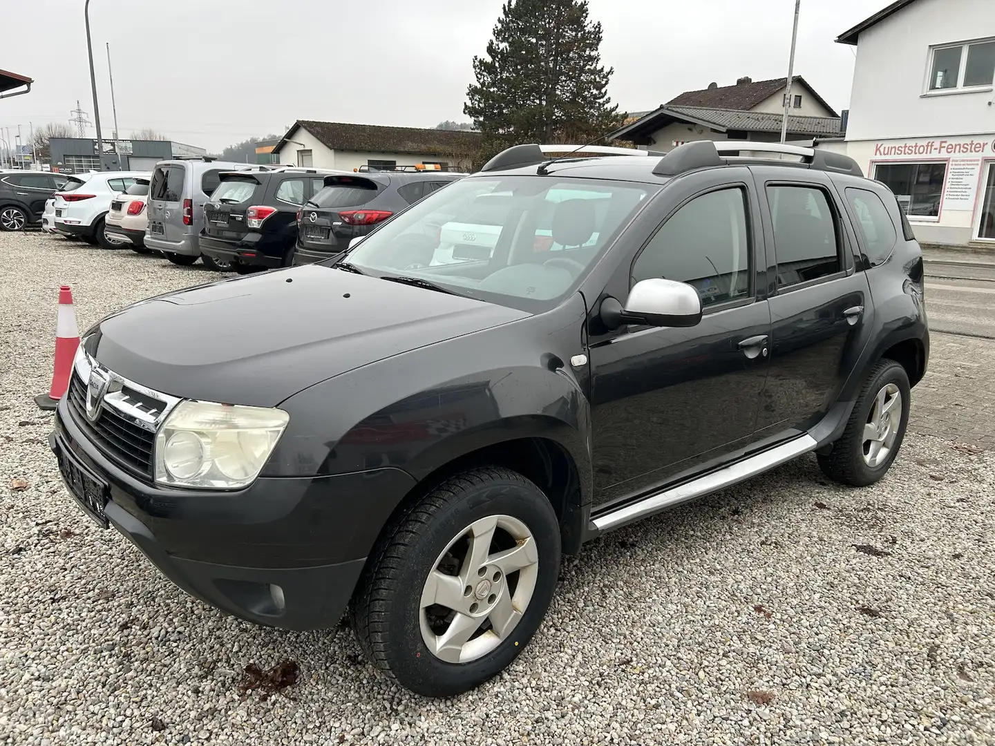 Dacia Duster Prestige 4x2 1.6i 16V Klima AHK Euro4 Schwarz - 1