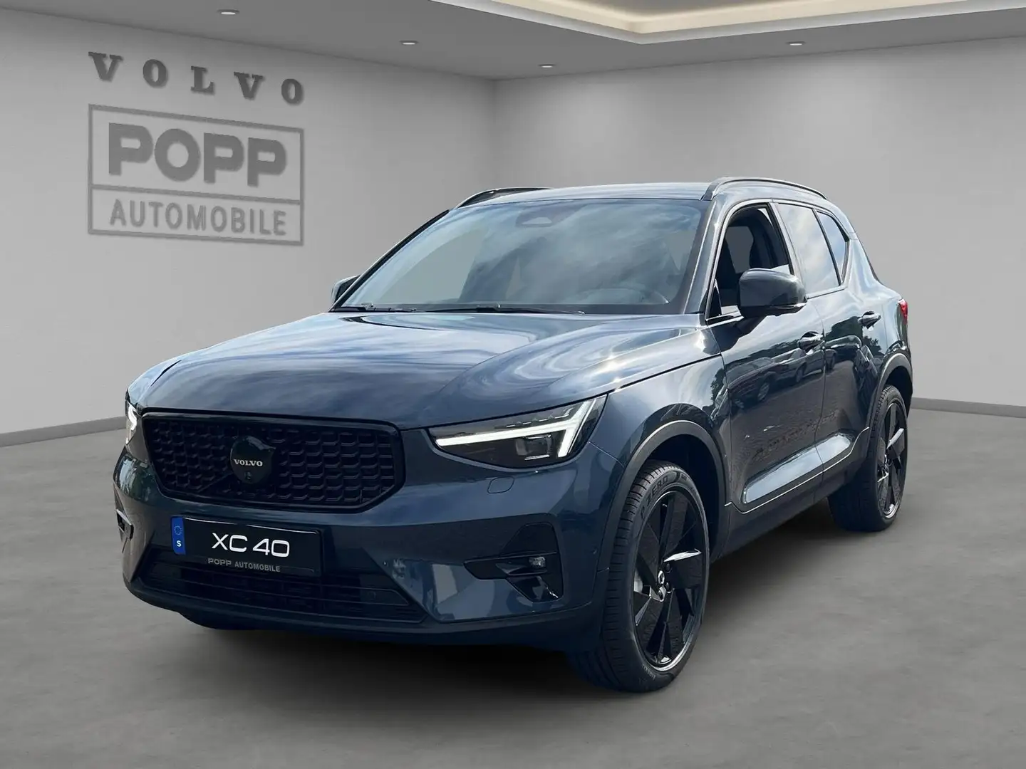 Volvo XC40 B3 Plus Black Edition 20" 360° ACC FHZ H&K Blau - 1