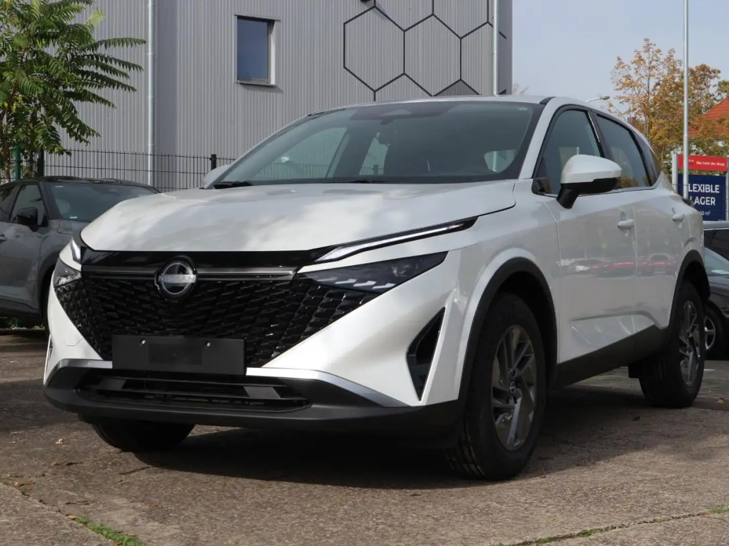 Nissan Qashqai MY24 1.5 VC-T e-POWER 190 PS 4x2 N-Connecta #HEADU Schwarz - 2
