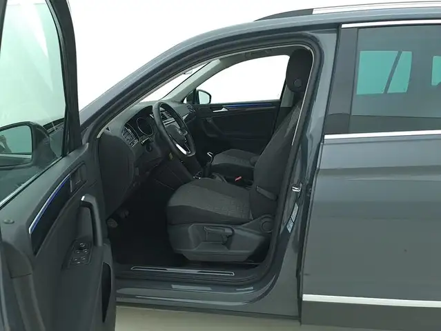 Volkswagen Tiguan view 10