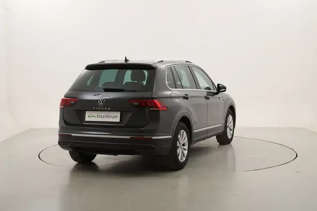 Volkswagen Tiguan view 5