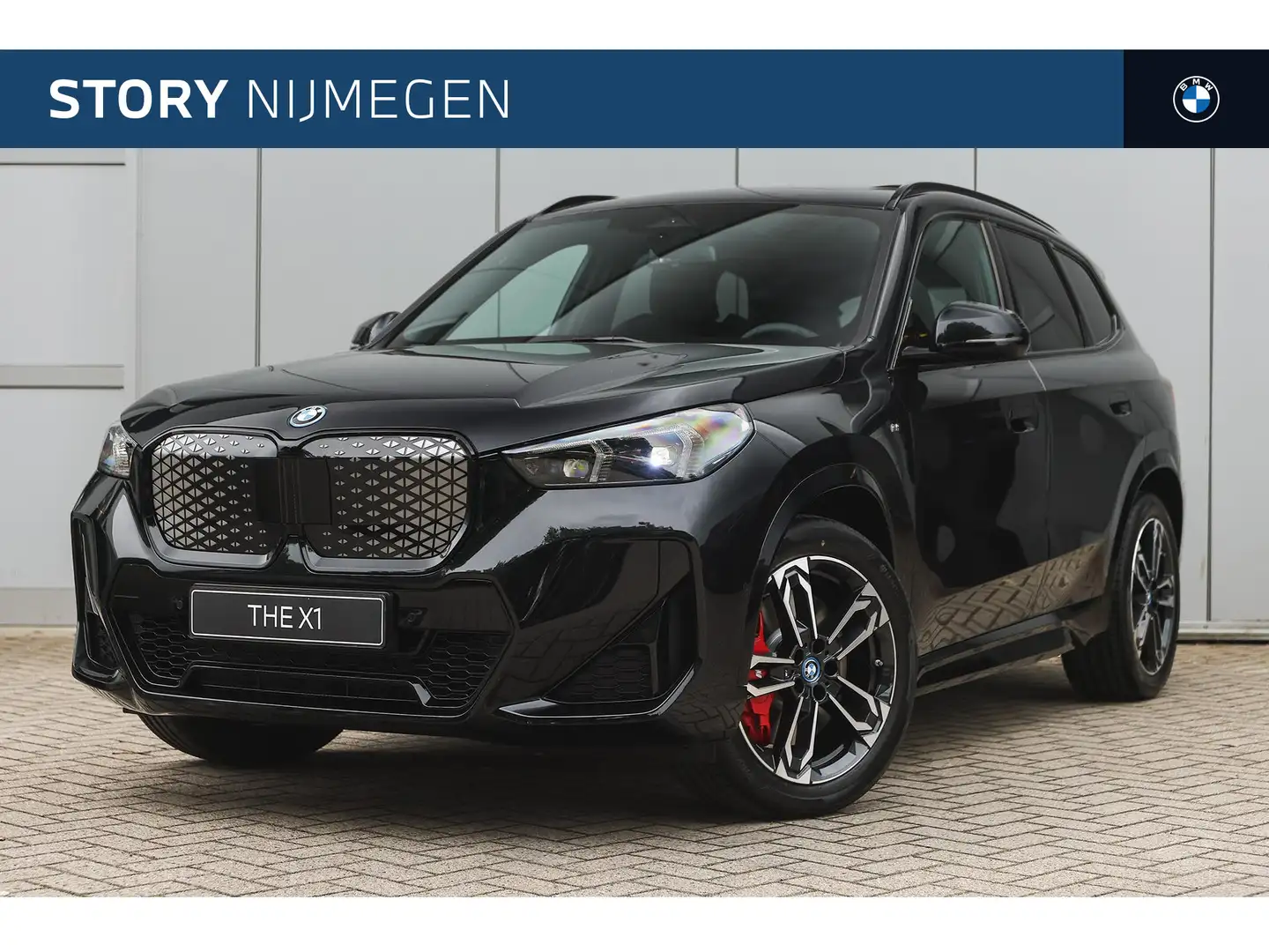 BMW iX1 eDrive20 M Sport / Panoramadak / Achteruitrijcamer Zwart - 1