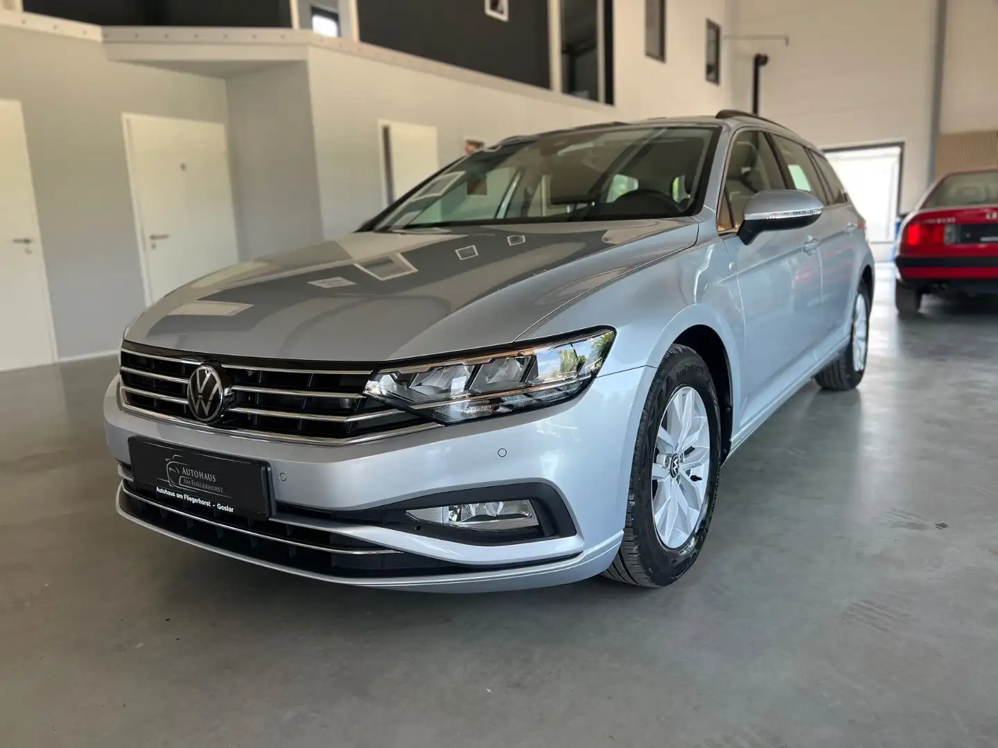 Volkswagen Passat Variant /Business/LED/Kam/DSG/SHZ/CarPlay Silber - 1