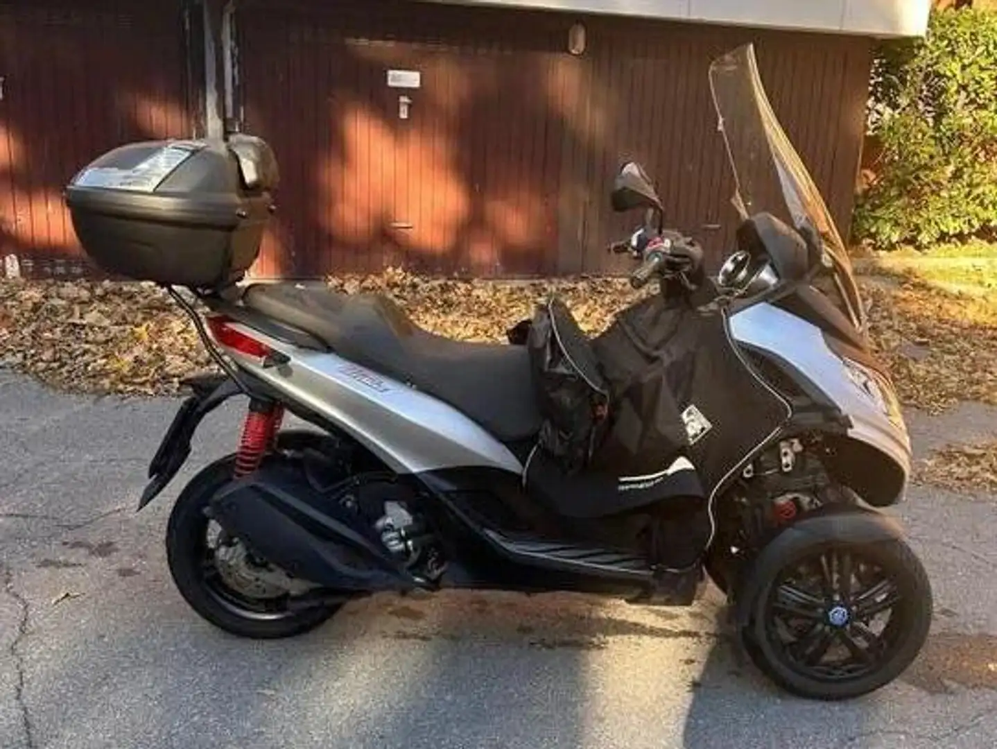 Piaggio MP3 300 Sport ABS Hpe Szürke - 2
