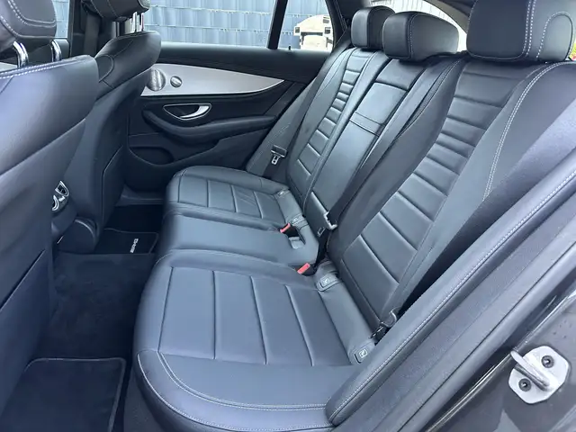 Mercedes-Benz 220 view 14