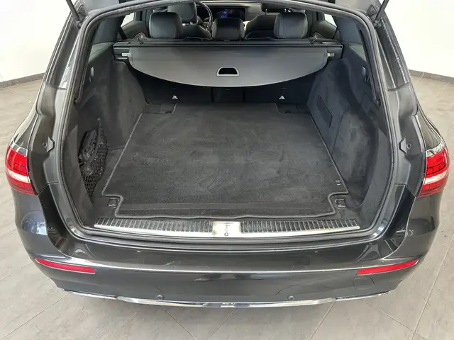 Mercedes-Benz 220 view 6