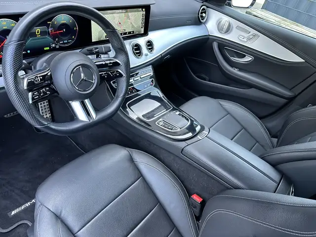 Mercedes-Benz 220 view 12