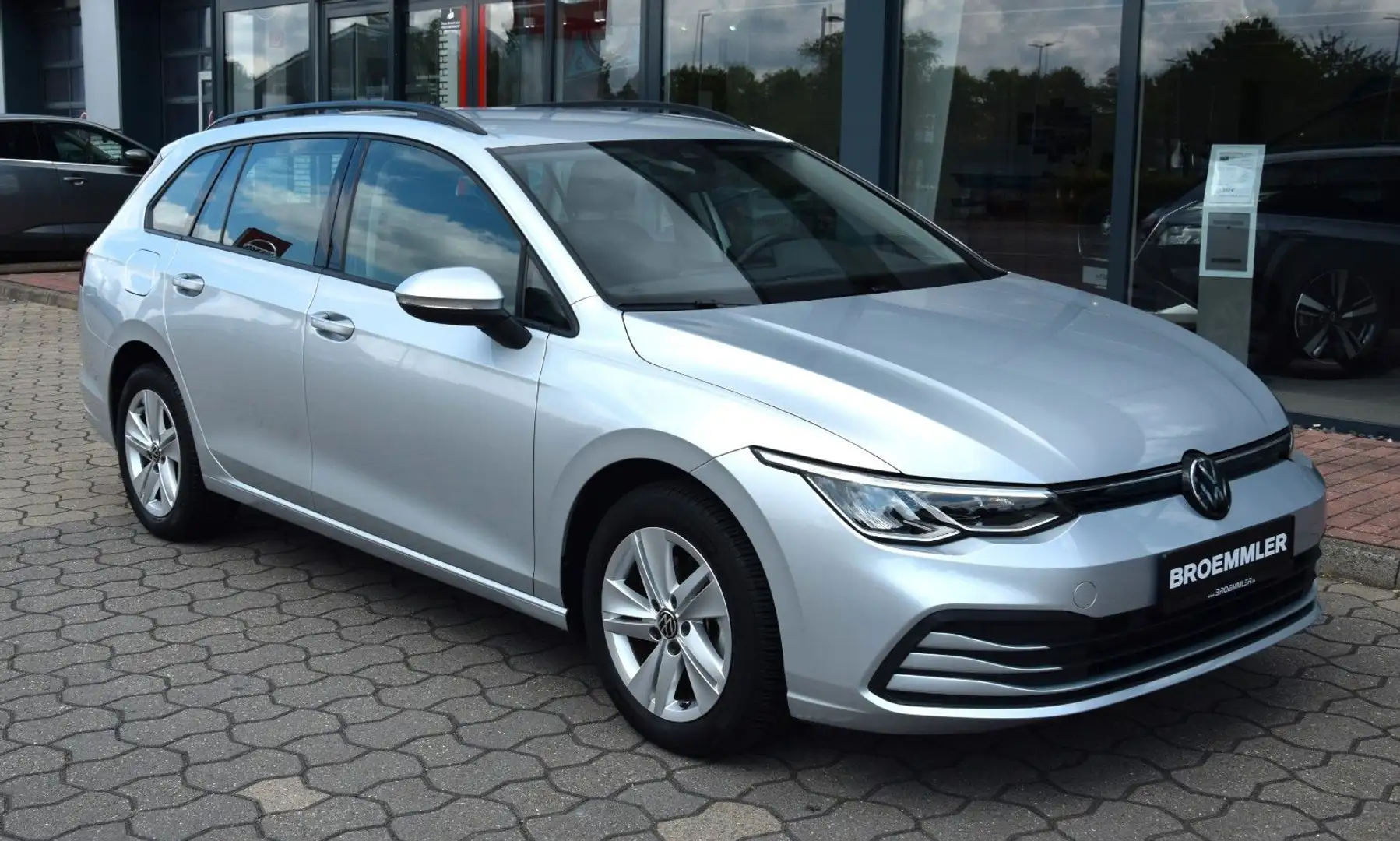 Volkswagen Golf Variant 1.0 Life Navi Kamera Grijs - 1