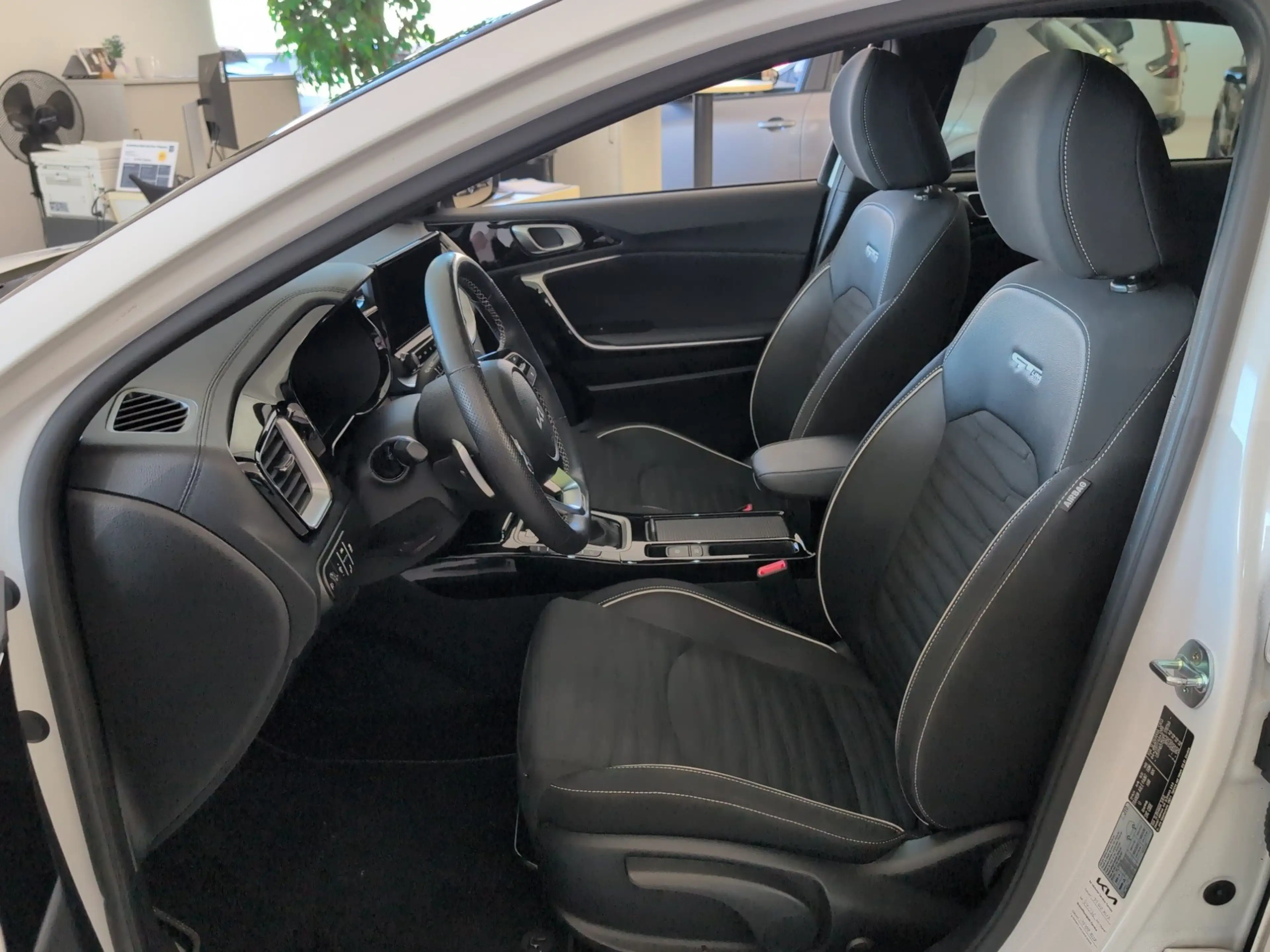 Kia Ceed / cee'd Ceed 1.5 T-GDI DCT GT-Line Glasdach Navi — photo 8