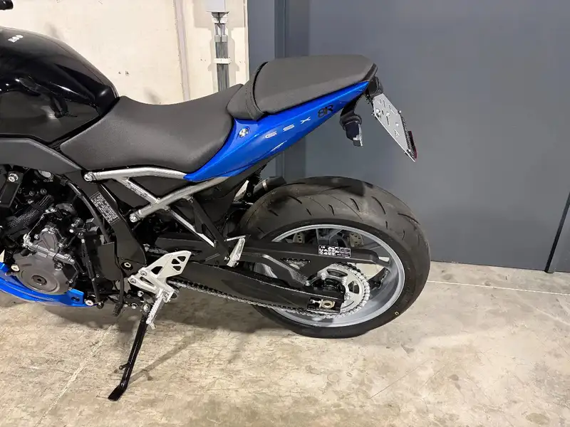 Suzuki GSX 8R - foto 7