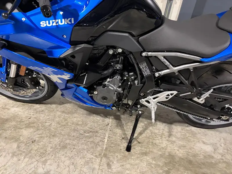 Suzuki GSX 8R - foto 8