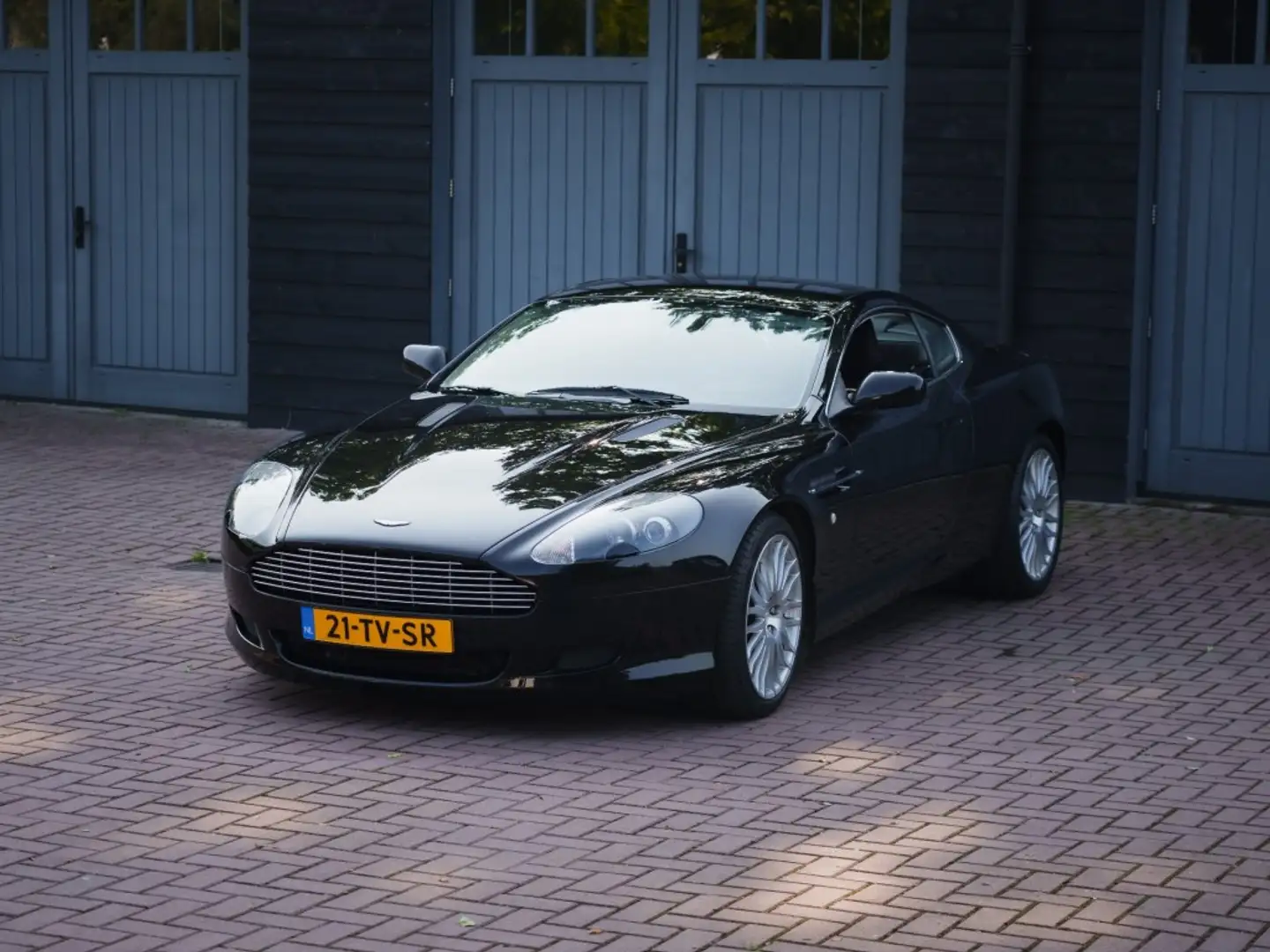 Aston Martin DB9 Coupe Schwarz - 2
