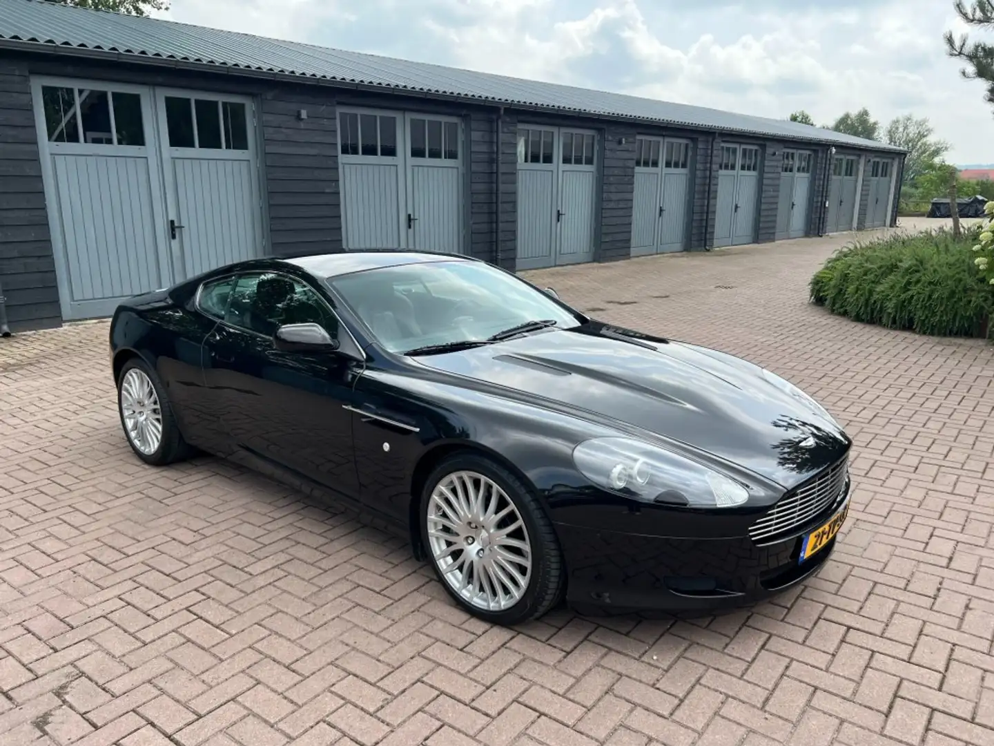Aston Martin DB9 Coupe Negro - 2