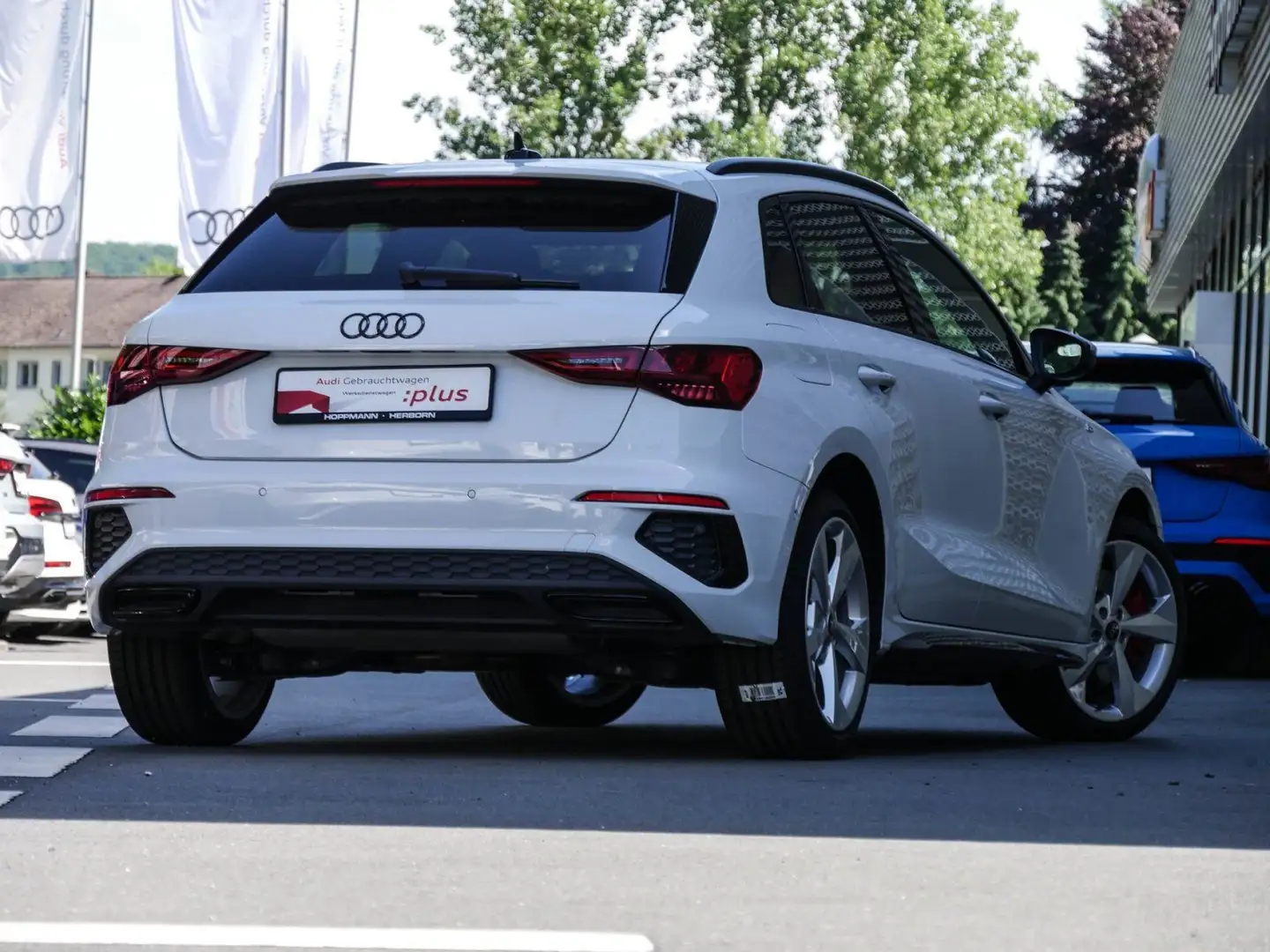 Audi A3 45 TFSI e S LINE B&O MATRIX AHK NAV Weiß - 2