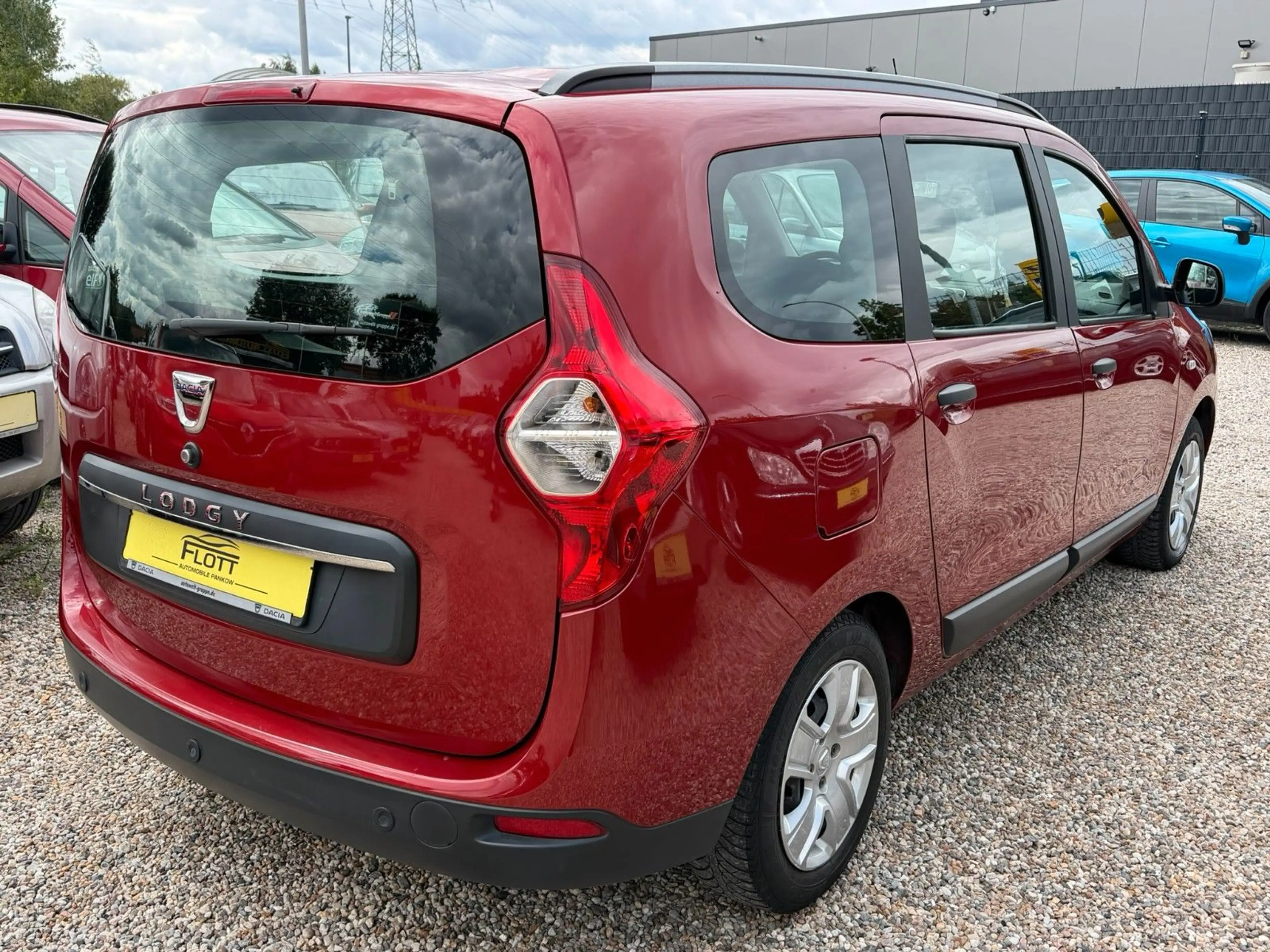 Dacia Lodgy Comfort *2.HD*Klima*Navi* TÜV Neu — photo 7