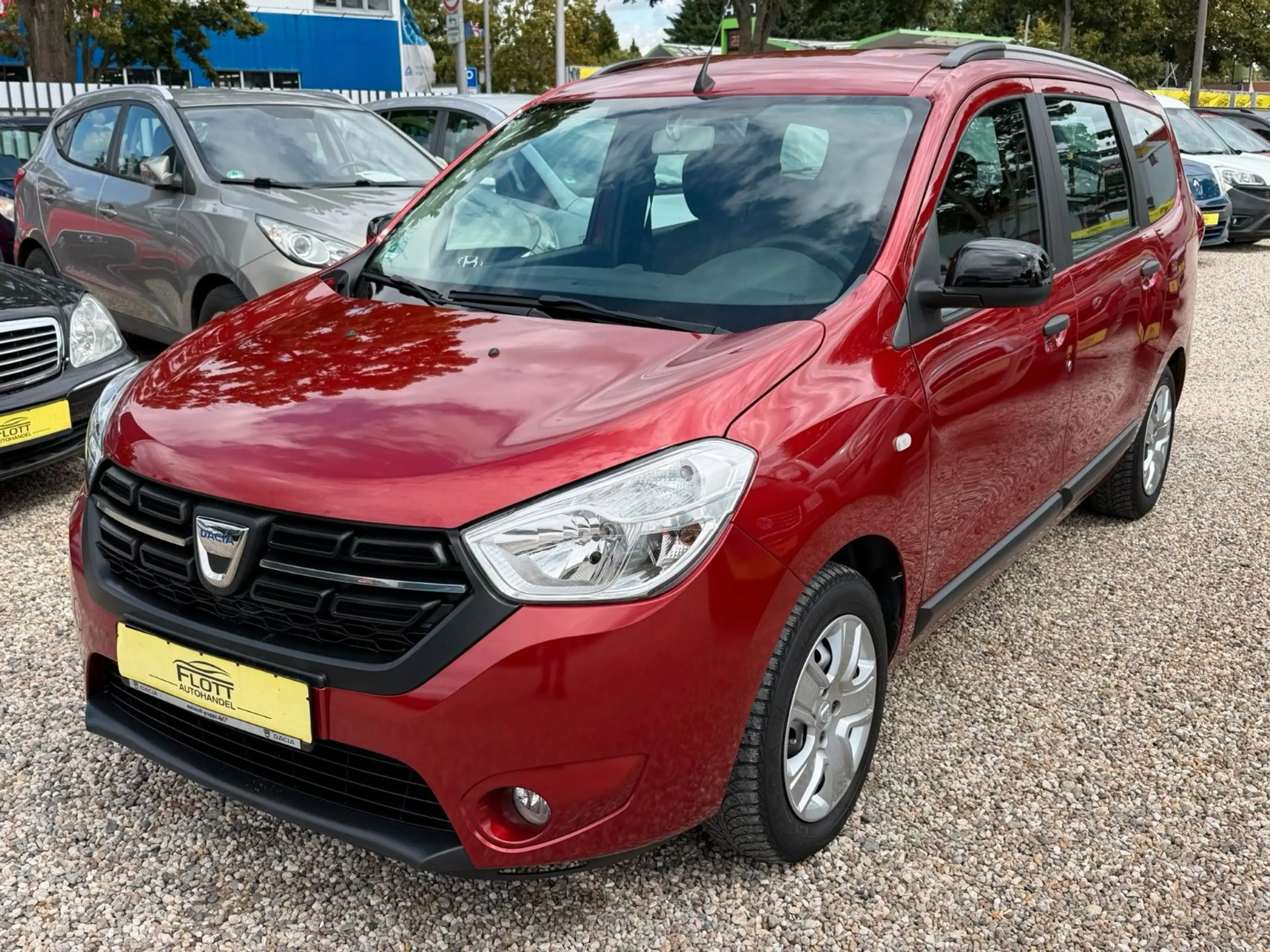 Dacia Lodgy Comfort *2.HD*Klima*Navi* TÜV Neu — photo 4