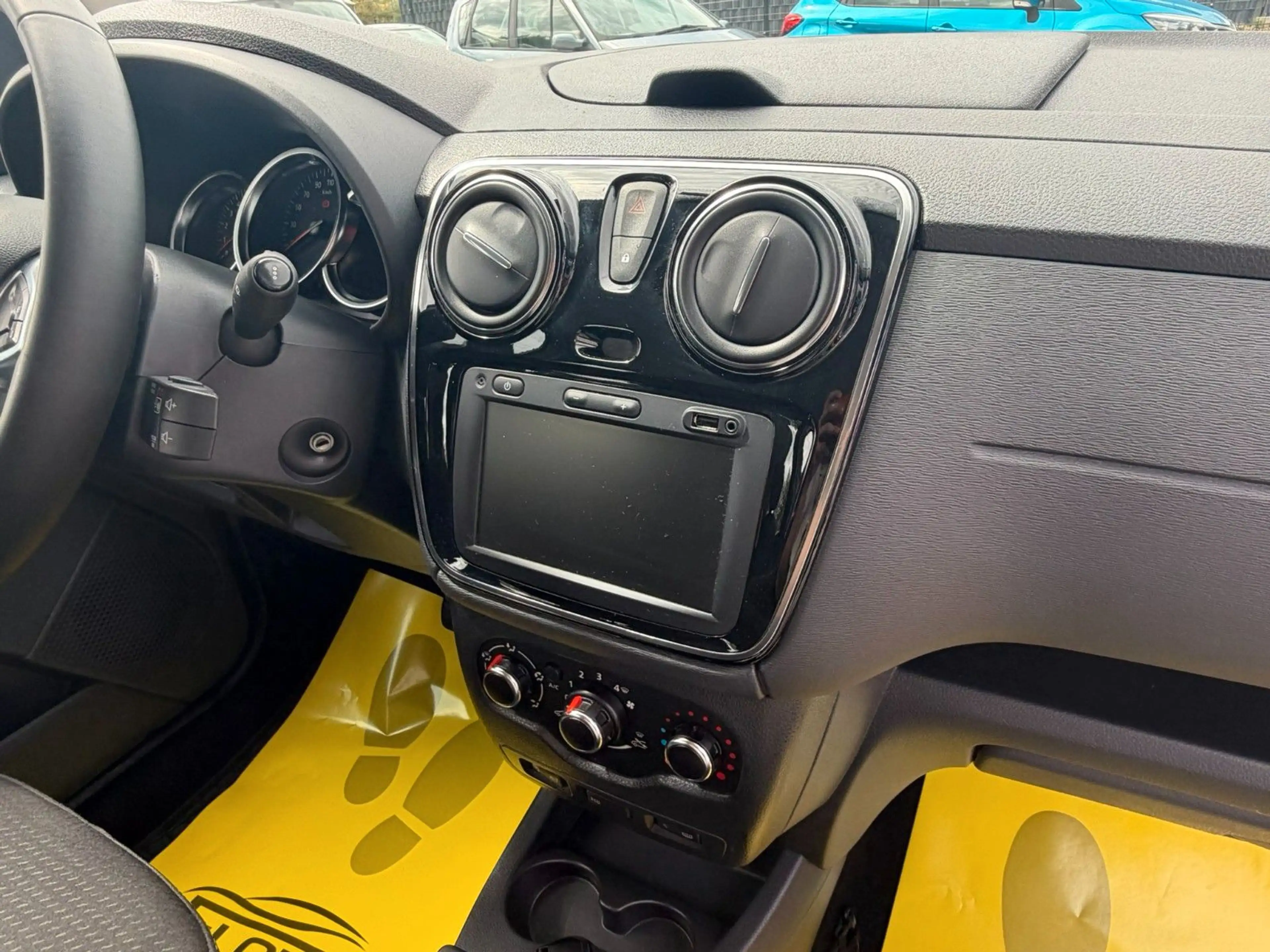 Dacia Lodgy Comfort *2.HD*Klima*Navi* TÜV Neu — photo 15