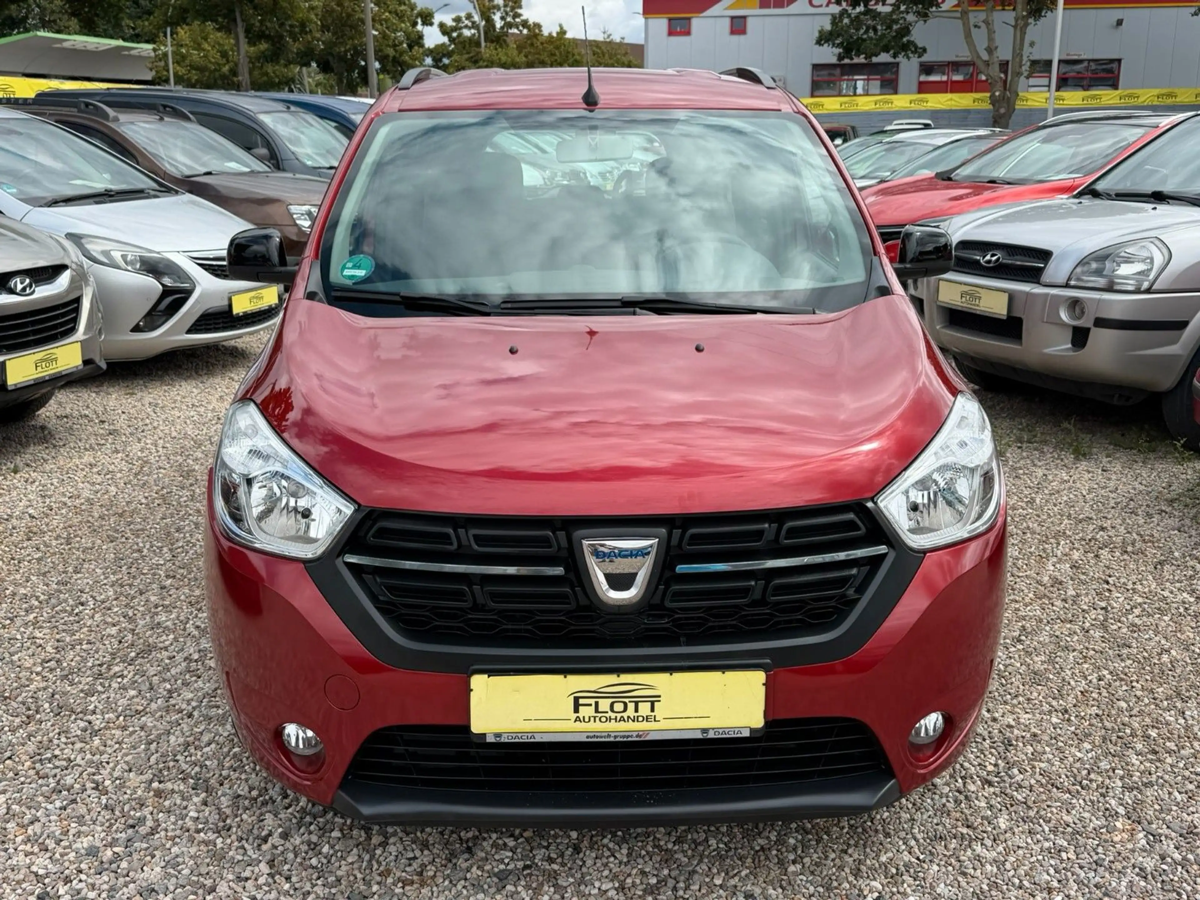 Dacia Lodgy Comfort *2.HD*Klima*Navi* TÜV Neu — photo 3