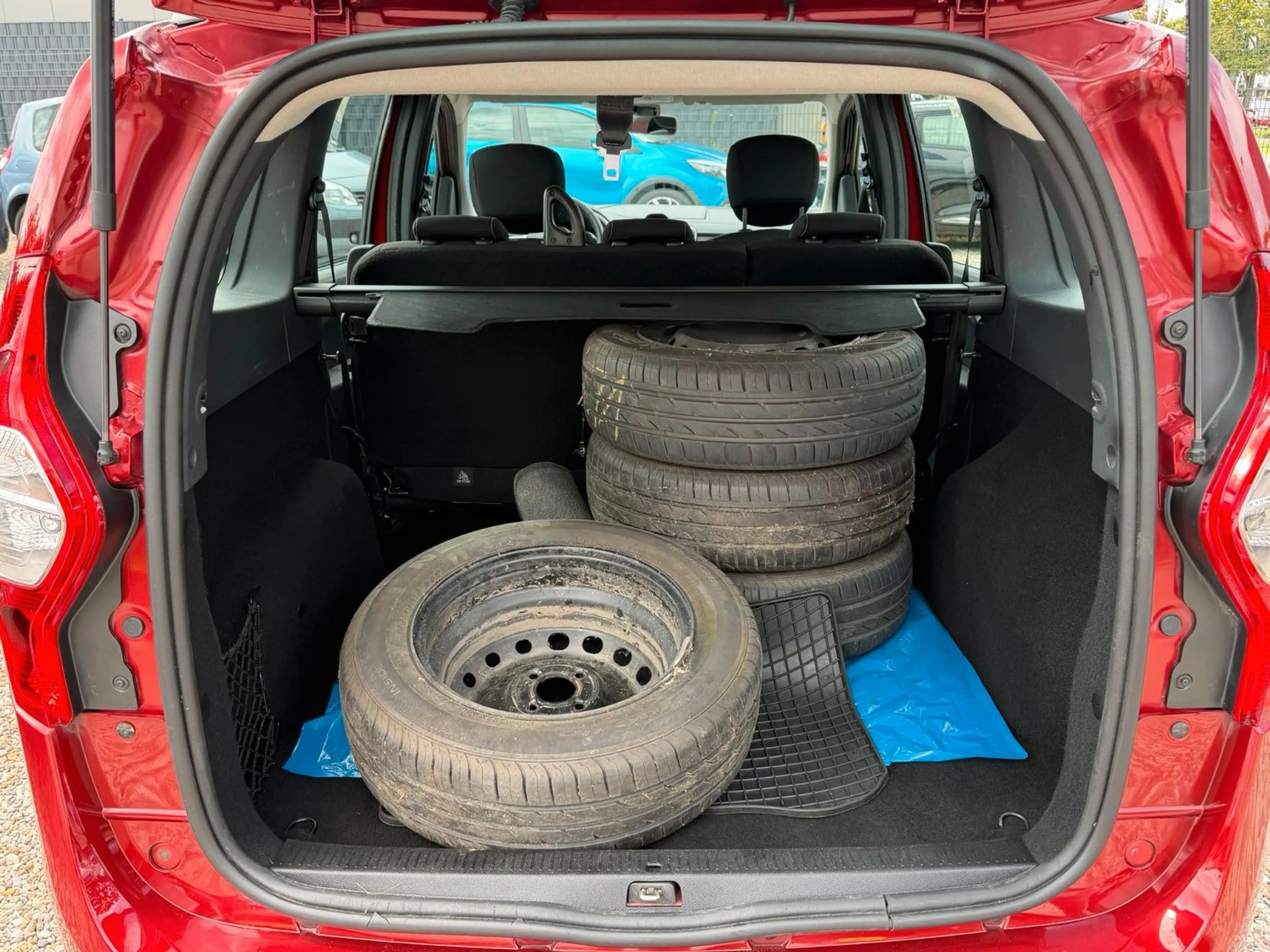 Dacia Lodgy Comfort *2.HD*Klima*Navi* TÜV Neu — photo 8