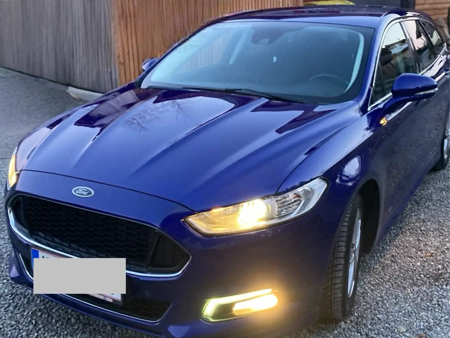Ford Mondeo Titanium 2,0 TDCi Start/Stop Titanium Blau - 1