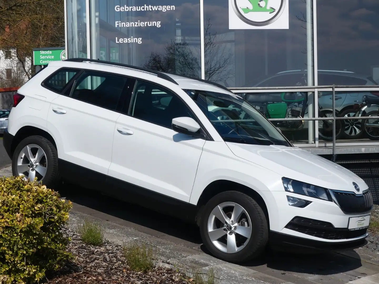 Skoda Karoq Ambition DAB Klima ZV Tempomat PDC Blanc - 1
