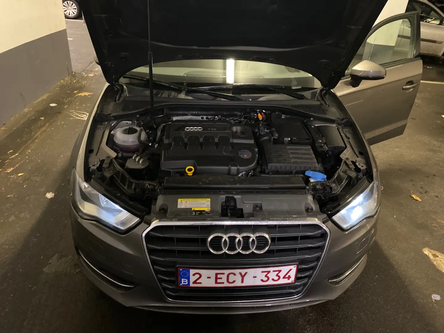 Audi A3 1.6 TDi ultra Attraction Brons - 1