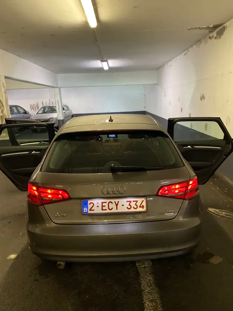 Audi A3 1.6 TDi ultra Attraction Brons - 2