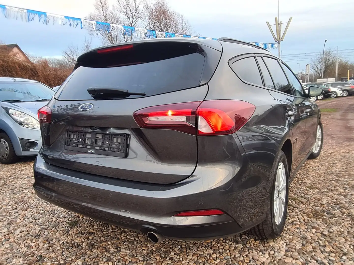 Ford Focus Turnier 1.5 88kw Aut. * RFK/LED/AHK/WR/SR* Gris - 2