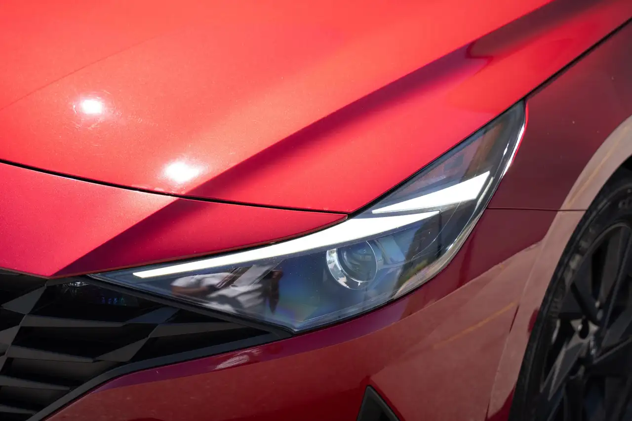 Hyundai ELANTRA photo Hyundai ELANTRA