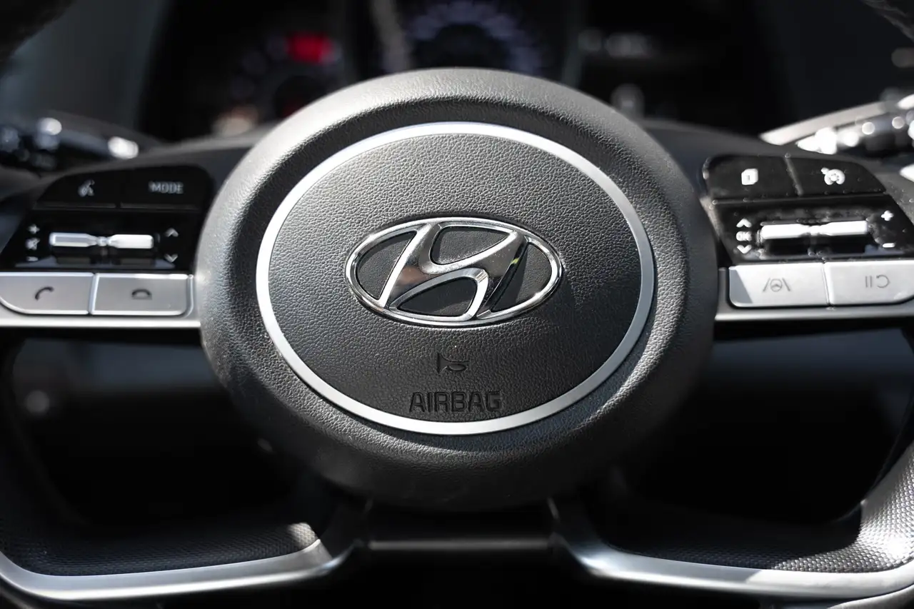 Hyundai ELANTRA photo Hyundai ELANTRA
