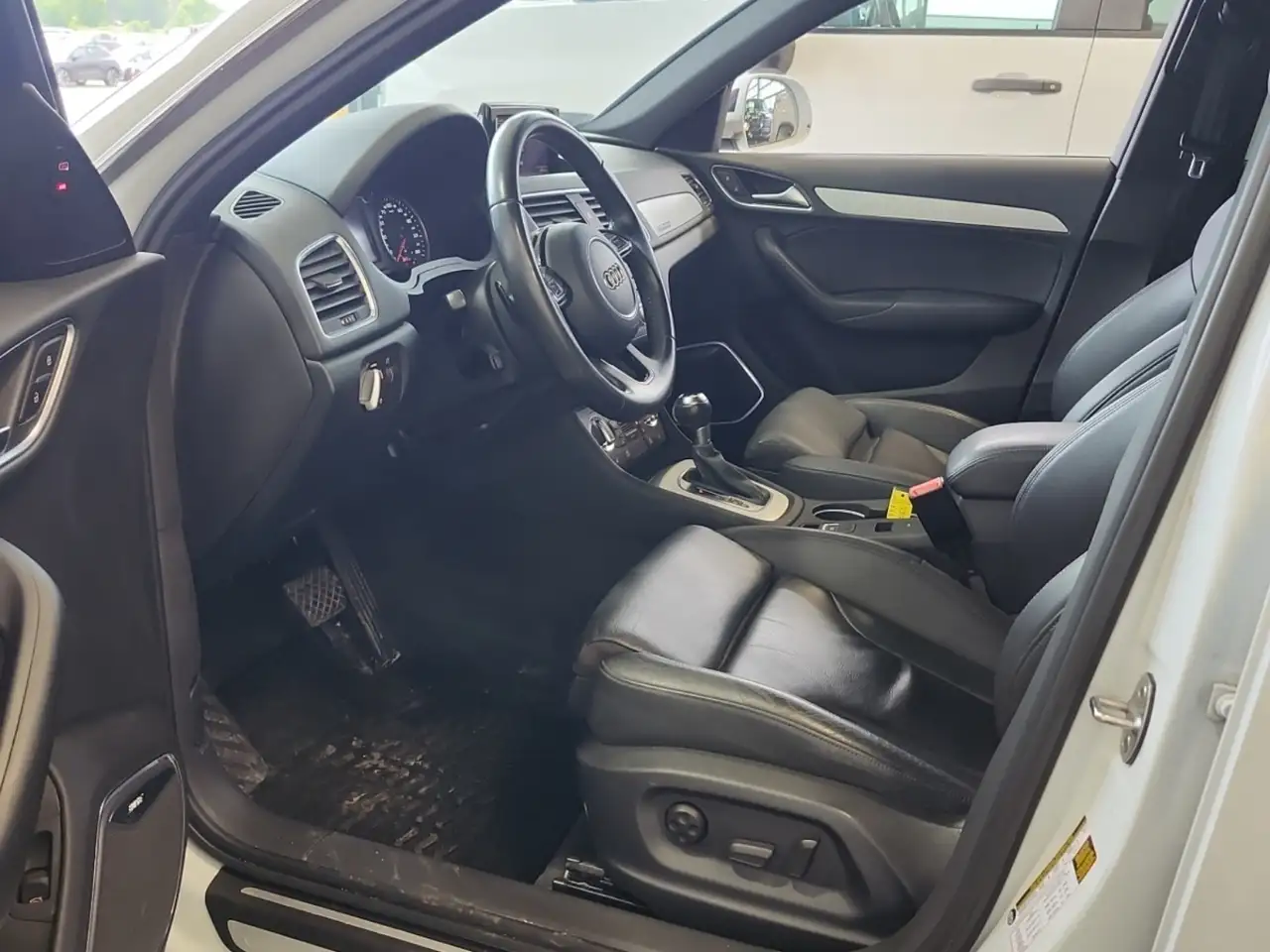 Audi Q3 снимка Audi Q3