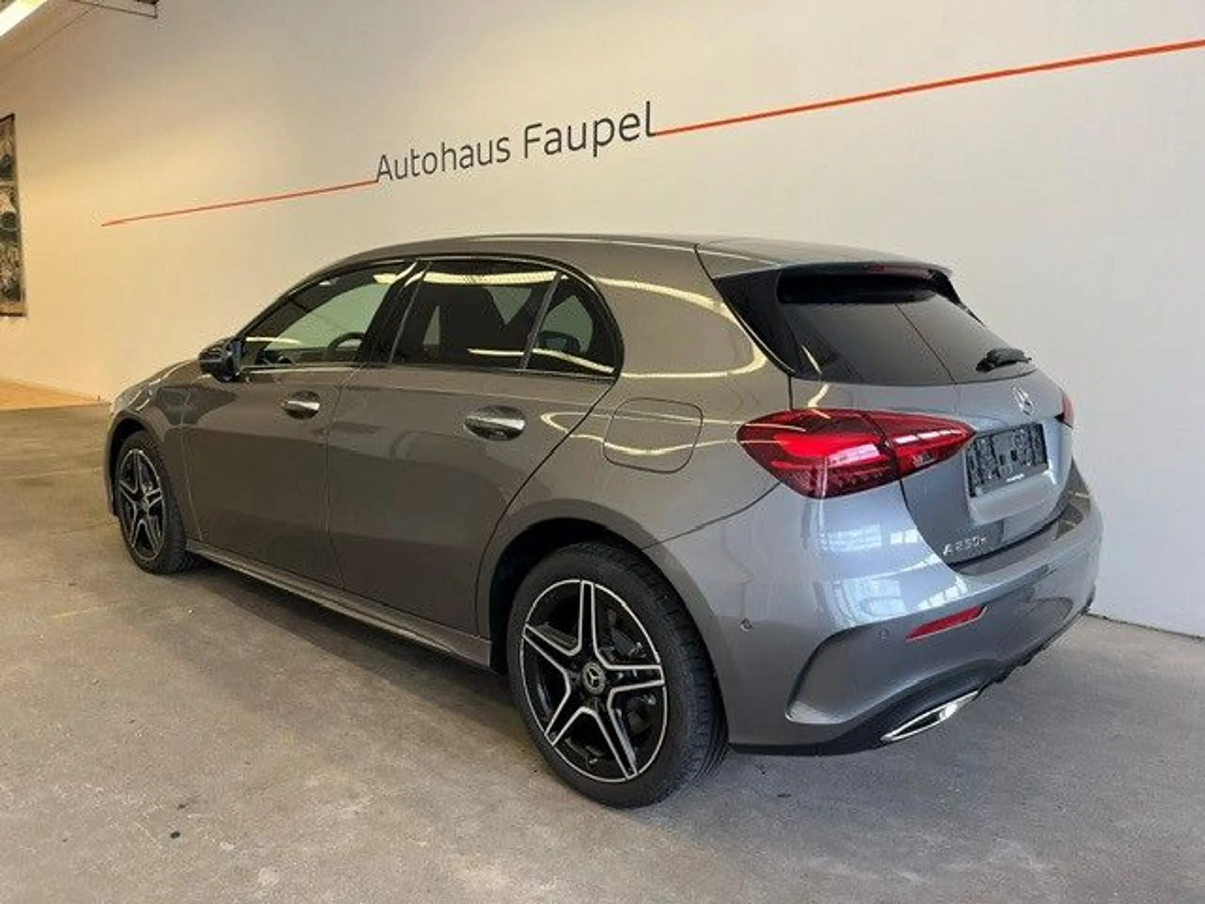 Mercedes-Benz A 250 e AMG-Line Panorama Distronic Keyless Go — photo 4