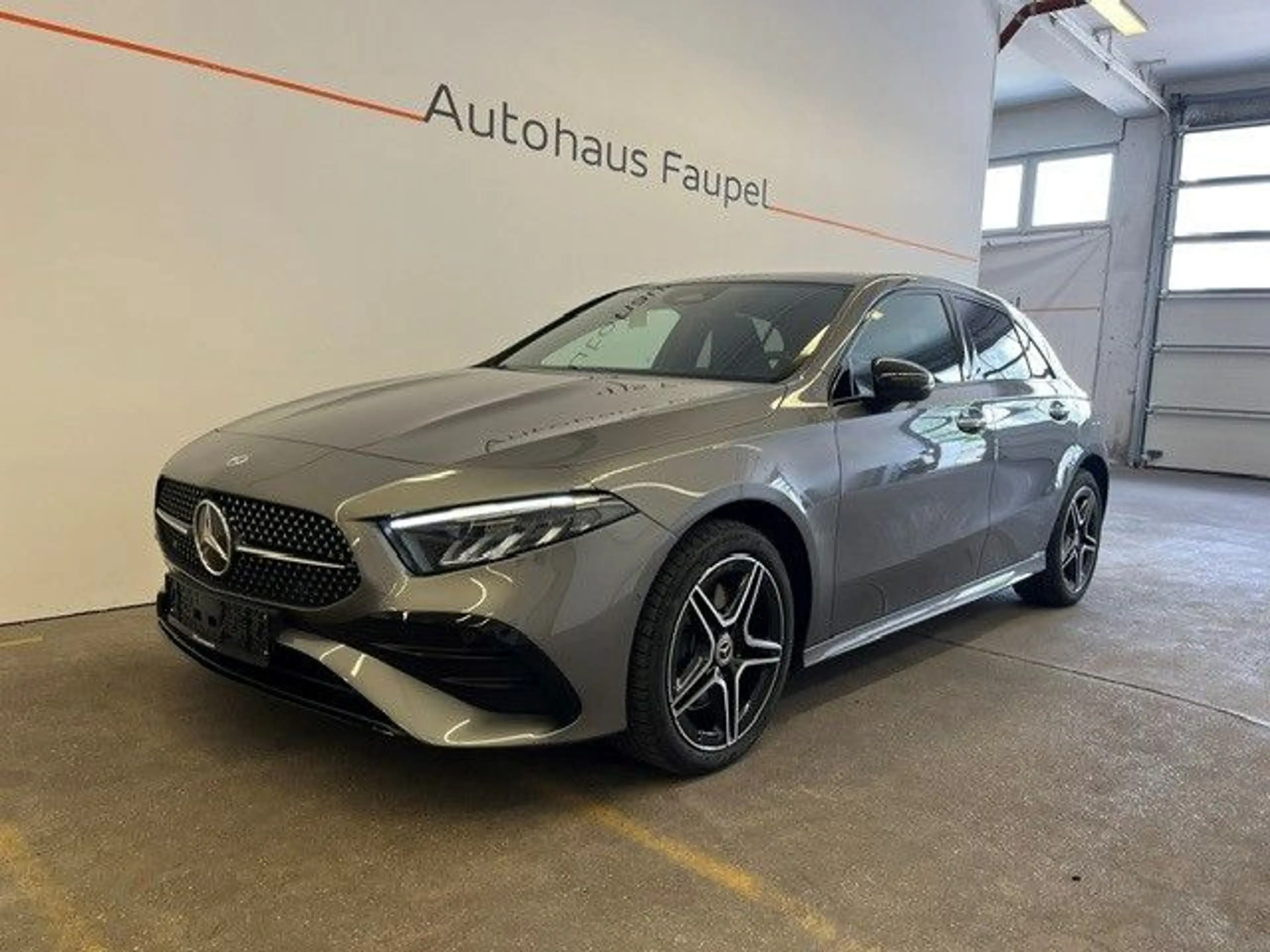 Mercedes-Benz A 250 e AMG-Line Panorama Distronic Keyless Go — photo 3