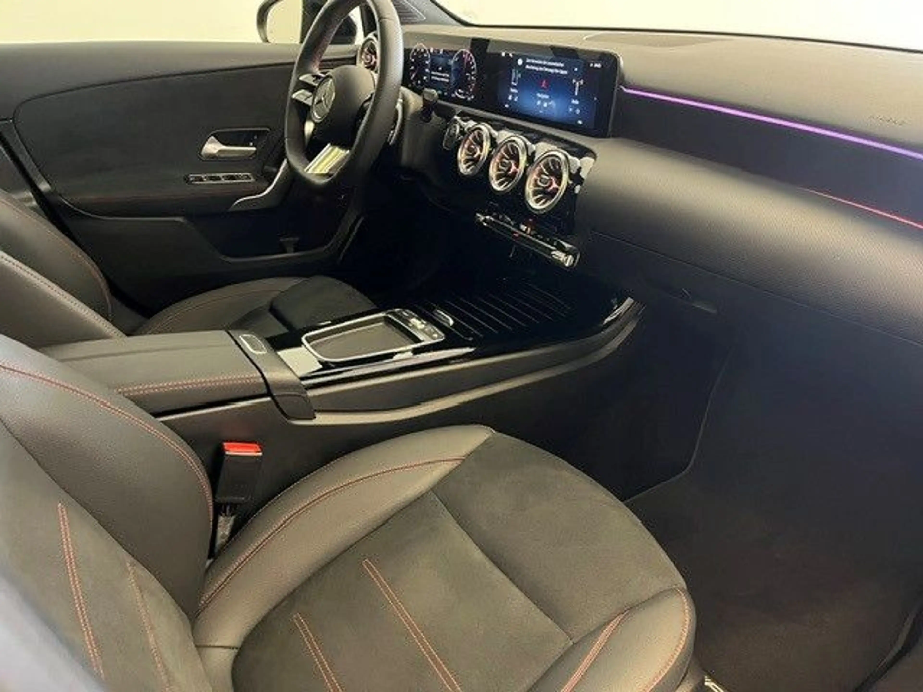 Mercedes-Benz A 250 e AMG-Line Panorama Distronic Keyless Go — photo 6