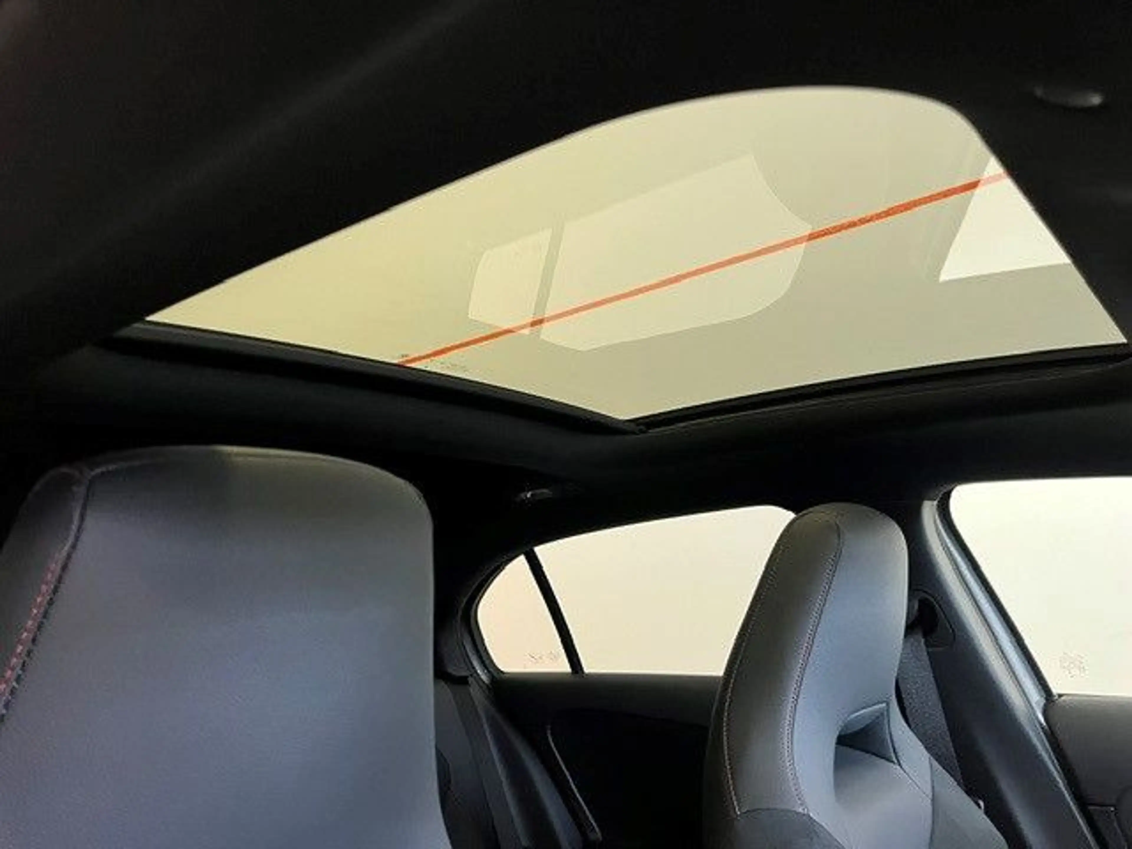 Mercedes-Benz A 250 e AMG-Line Panorama Distronic Keyless Go — photo 7