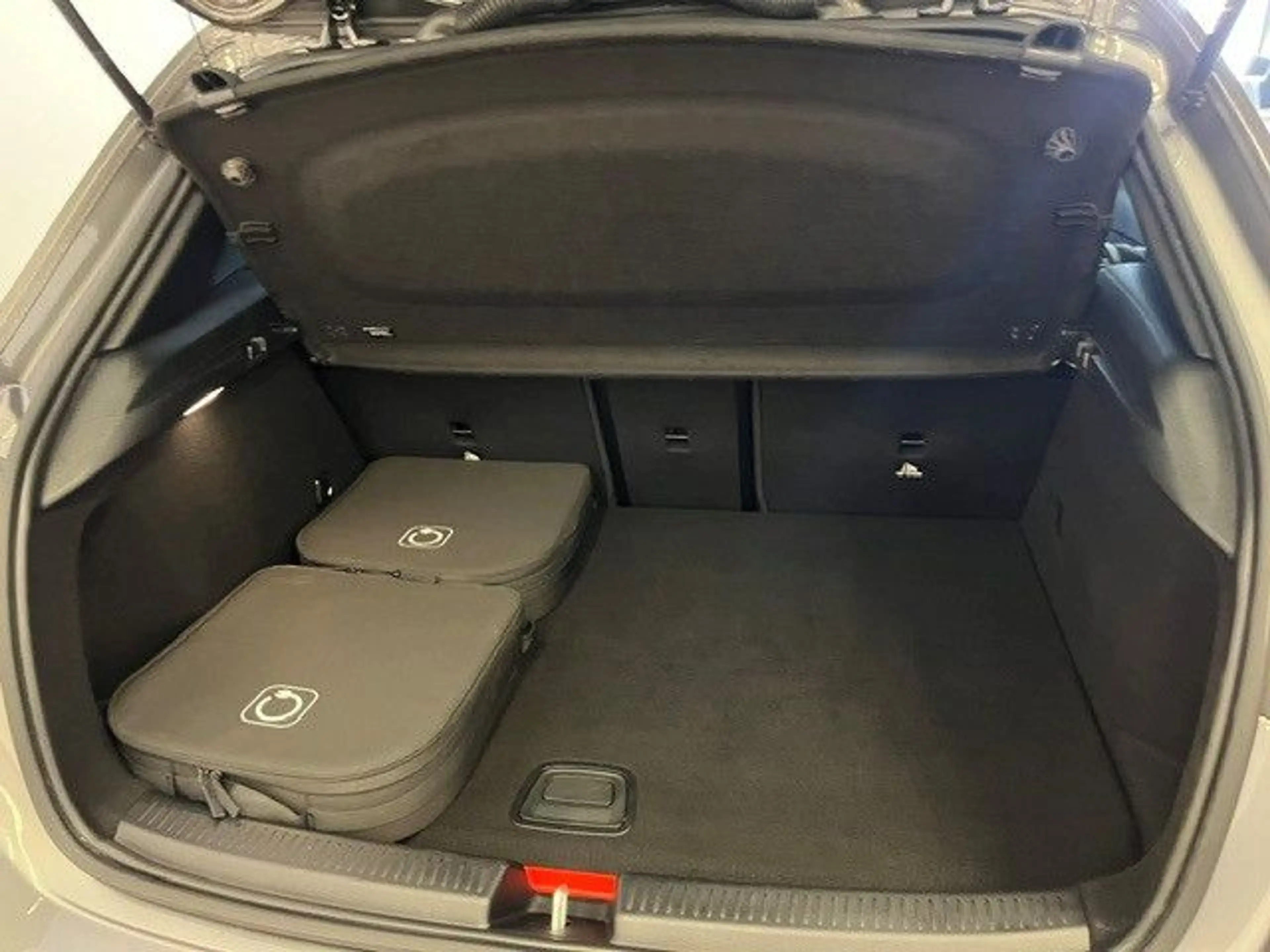 Mercedes-Benz A 250 e AMG-Line Panorama Distronic Keyless Go — photo 9
