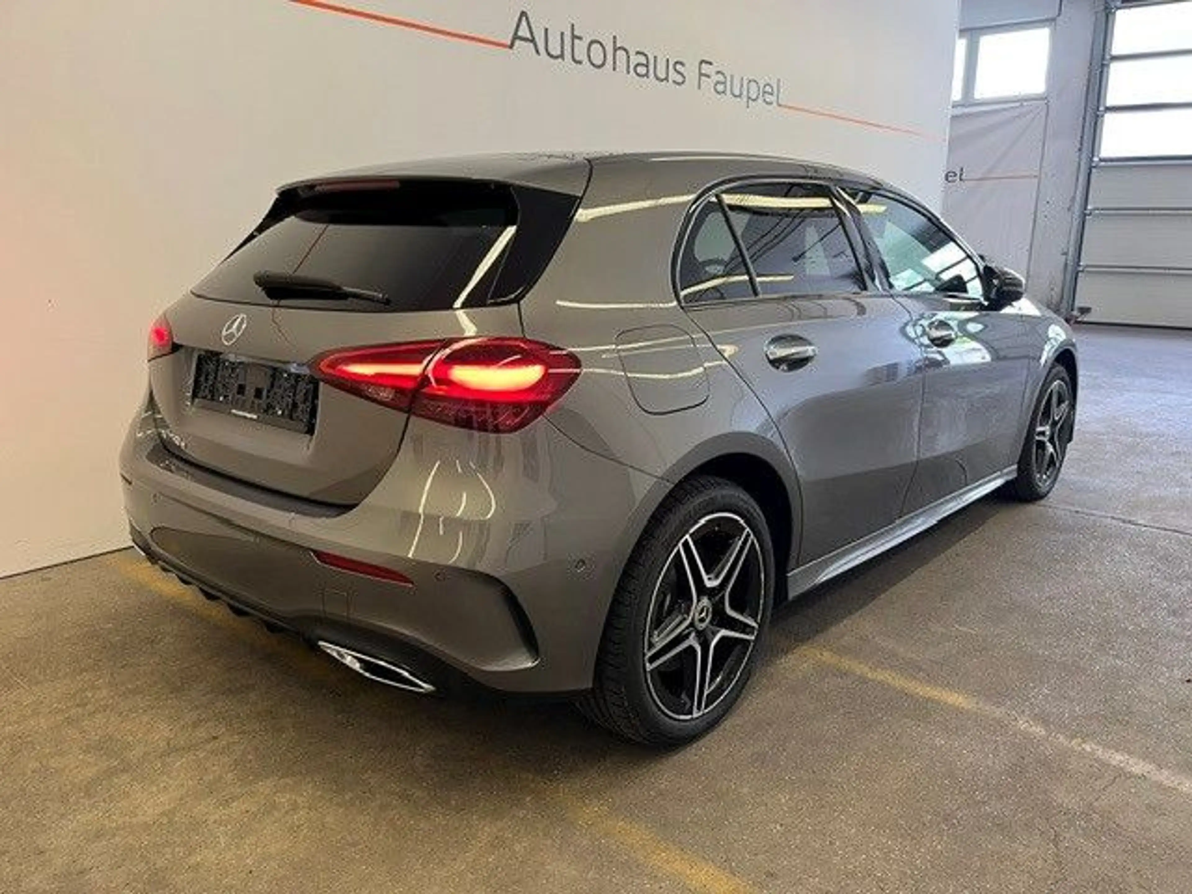 Mercedes-Benz A 250 e AMG-Line Panorama Distronic Keyless Go — photo 2