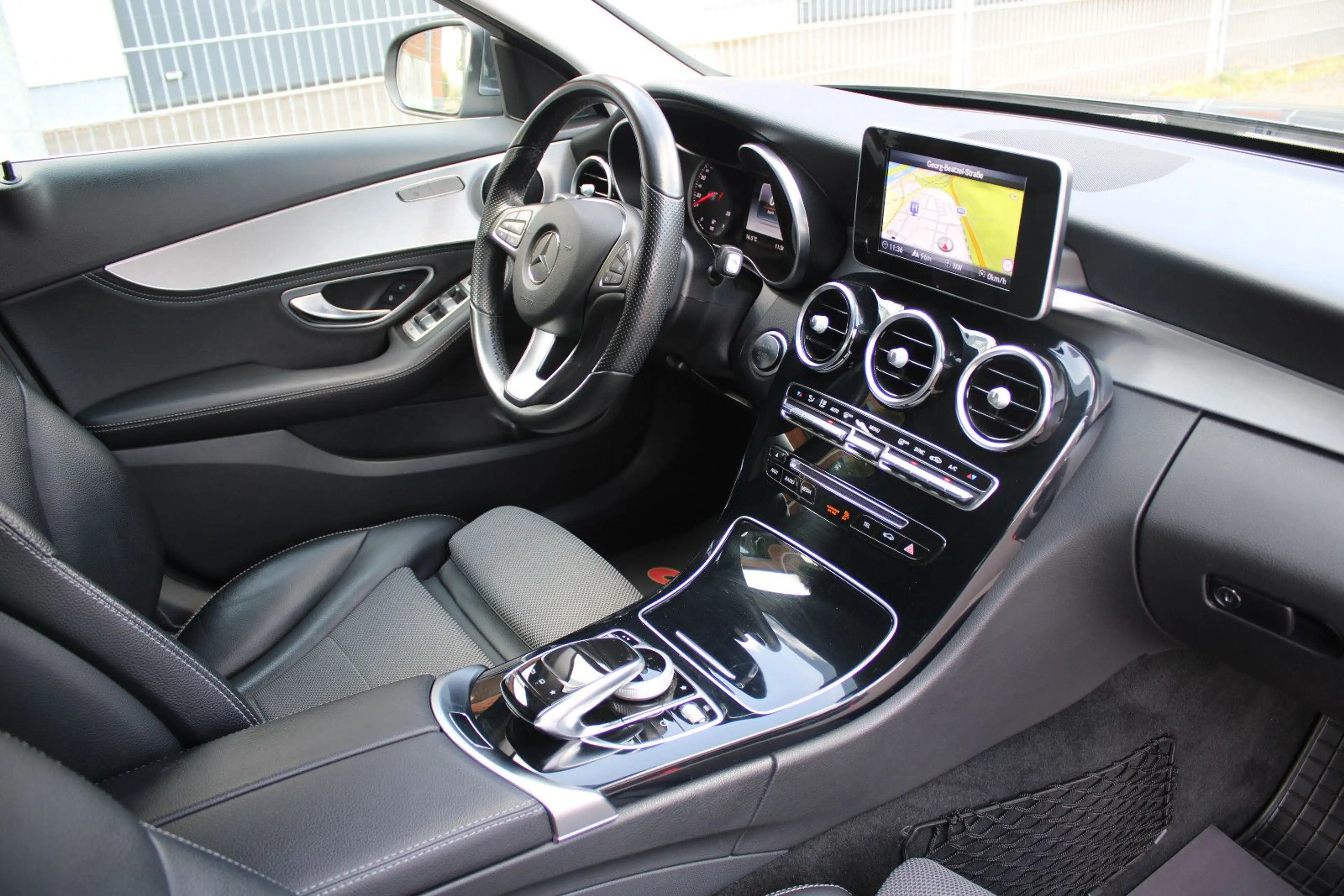 Mercedes-Benz C 250 d Avantgarde/Kamera/AHK!/Leder/ILS/Ambiente — photo 14