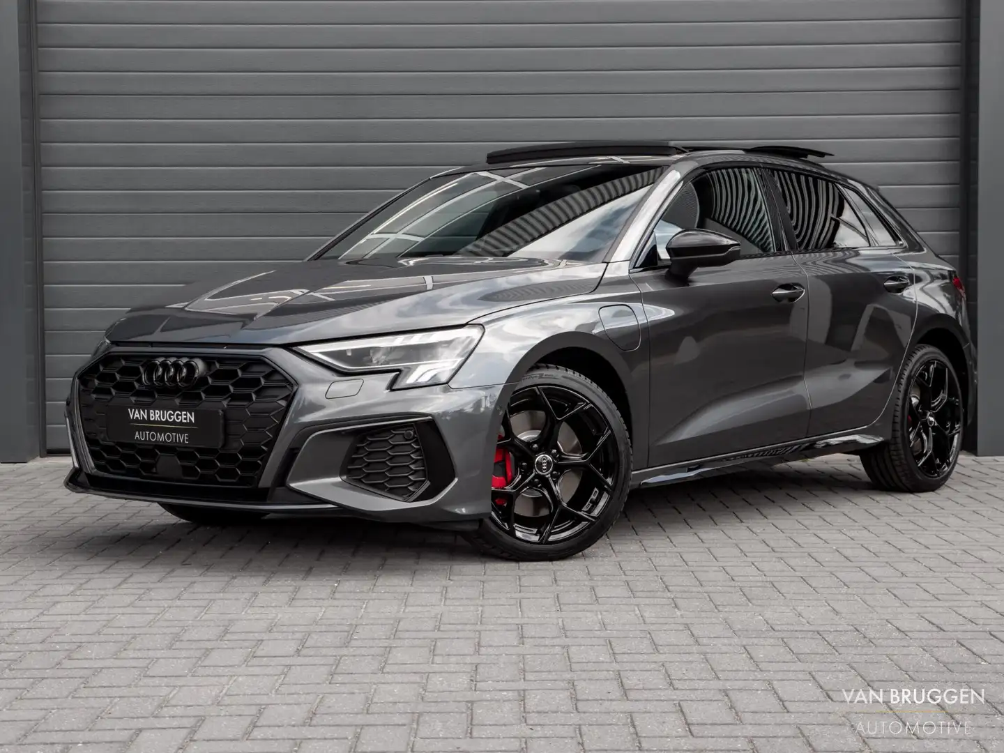 Audi A3 Sportback 45 TFSI E S-Line Pano RS-Stoelen Sfeer A Gris - 1