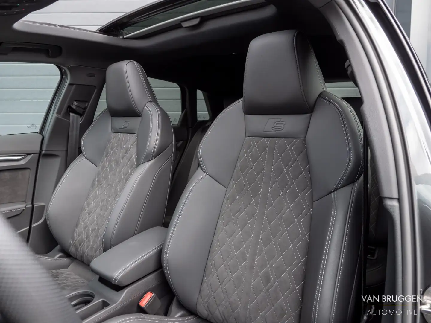 Audi A3 Sportback 45 TFSI E S-Line Pano RS-Stoelen Sfeer A Gris - 2