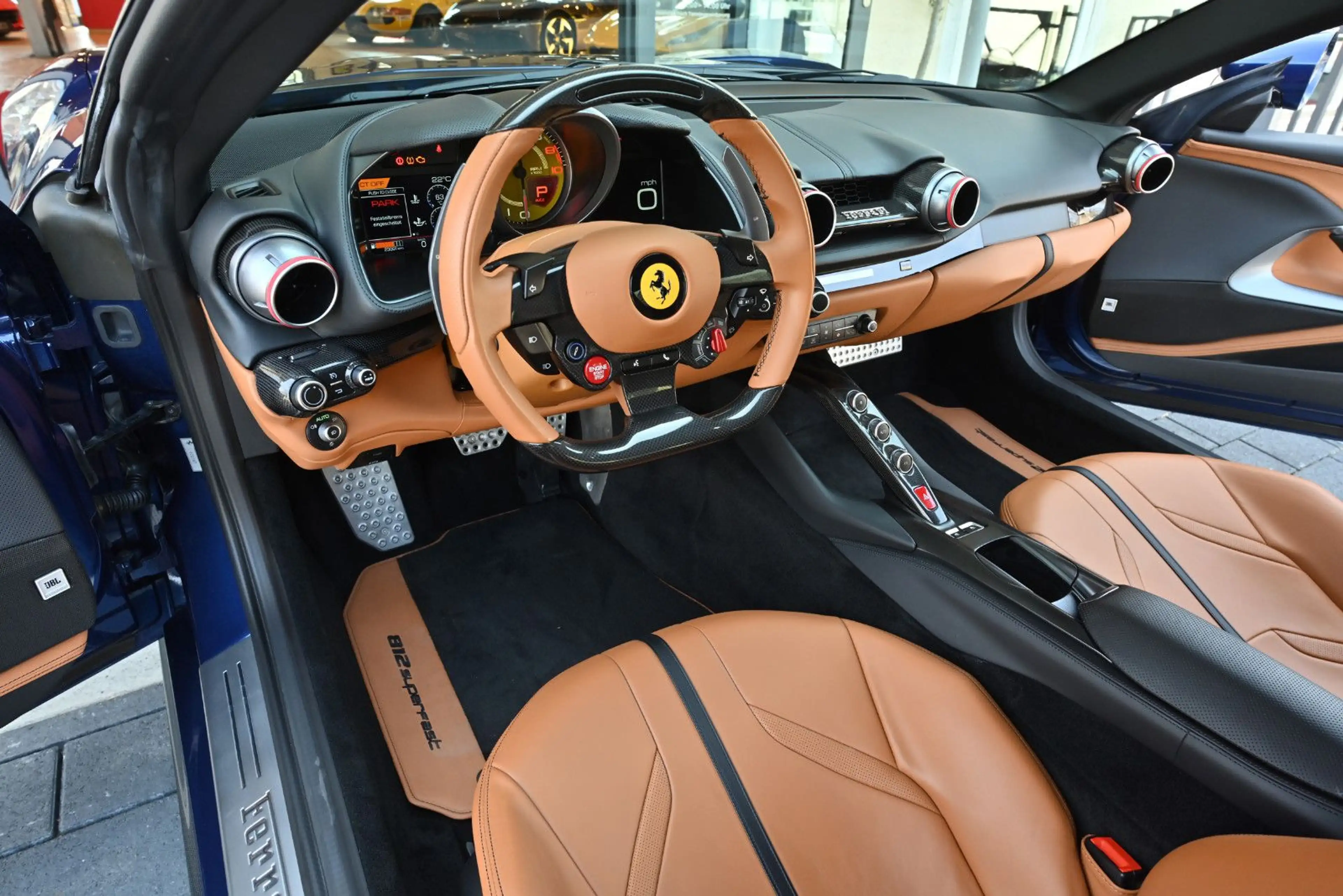 Ferrari 812 Superfast/Carbon/Power Garantie/LED/SiHe/Top — photo 4