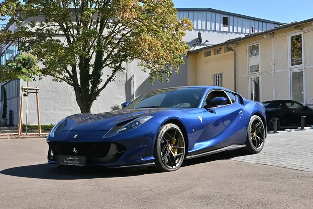 Ferrari 812 view 12