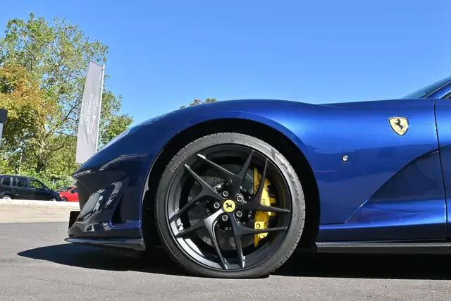 Ferrari 812 view 7