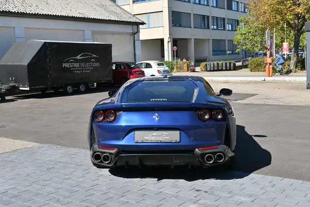 Ferrari 812 view 10